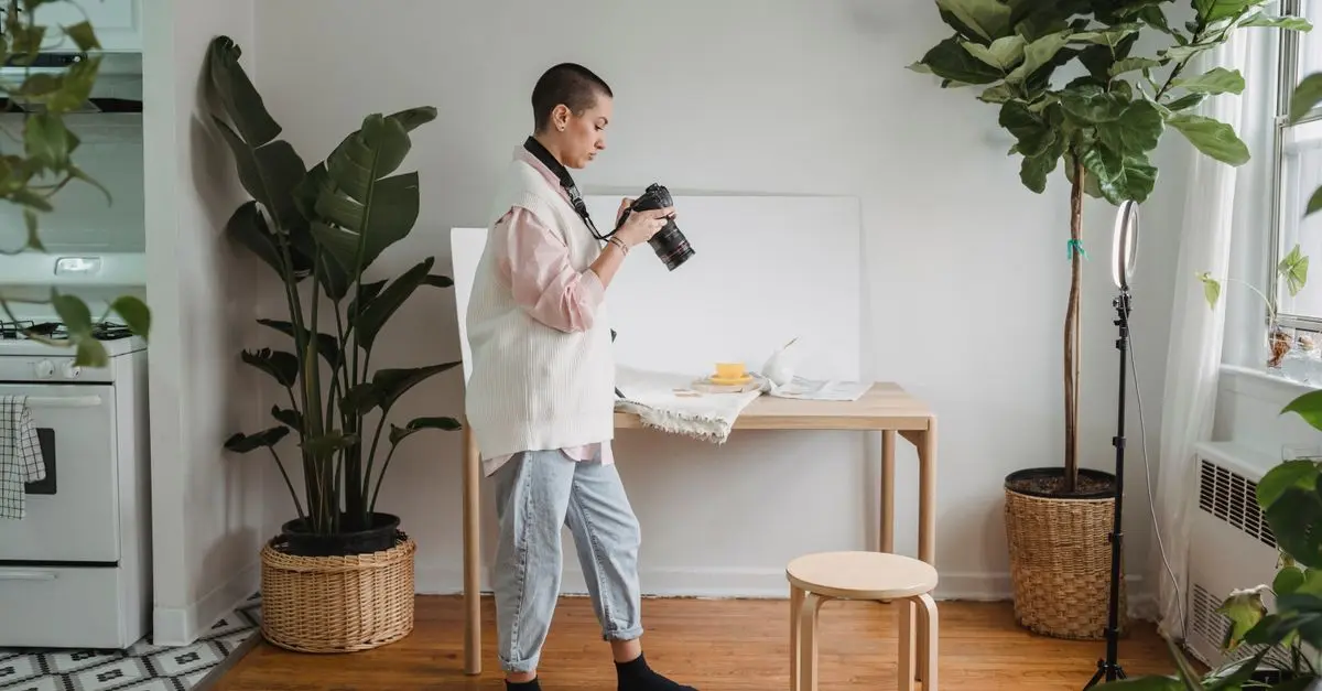 Comment réaliser un portrait en studio sans équipement professionnel