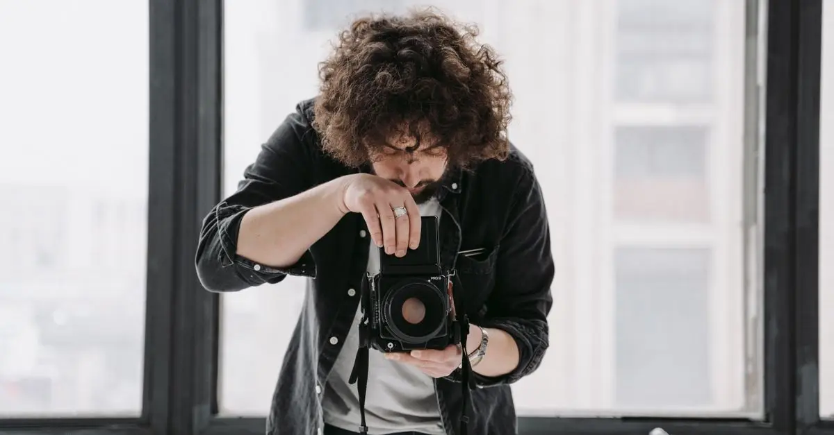 Entrevue avec un photographe célèbre : son parcours et inspirations